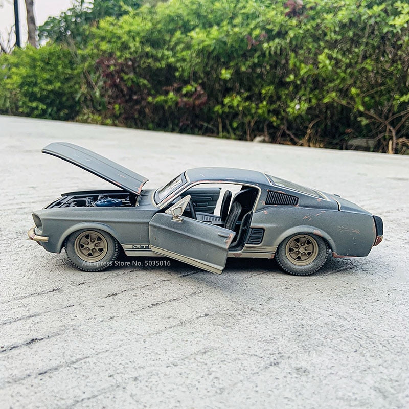 1:24 scale Maisto 1967 Ford