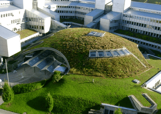 Merlin Urban Farming pod - aquaponic tunnel for rooftop/community lake side