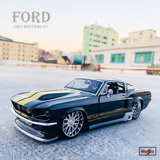 Maisto 1:24 1967 Ford