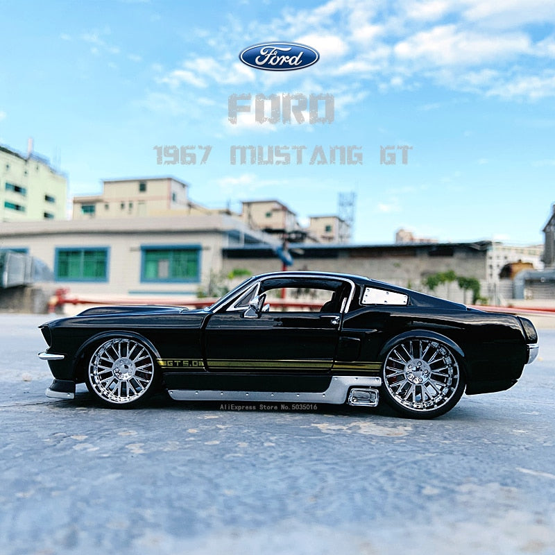 Maisto 1:24 1967 Ford